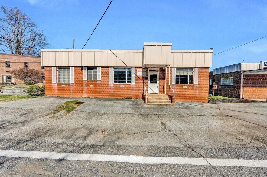 100 Main, Boones Mill, VA 24065 Brick Office / Retail Building