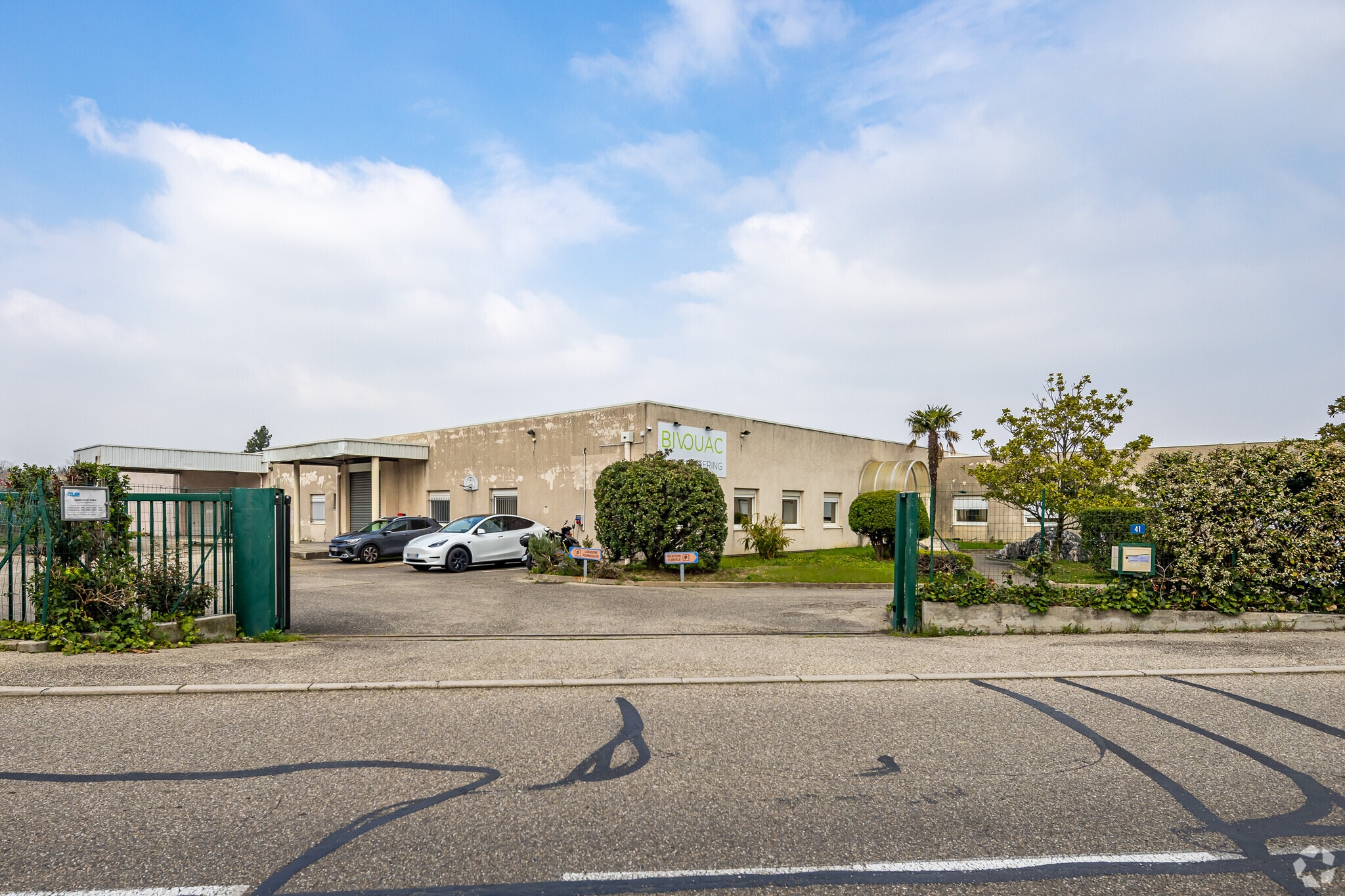 Industrial in Corbas for lease Primary Photo- Image 1 of 3