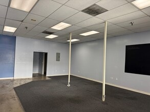 8527 Alondra Blvd, Paramount, CA for lease Interior Photo- Image 2 of 7