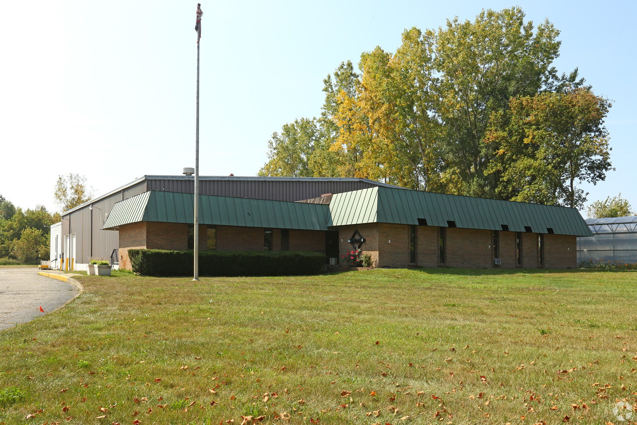 1458 E Grand Riv Ave  