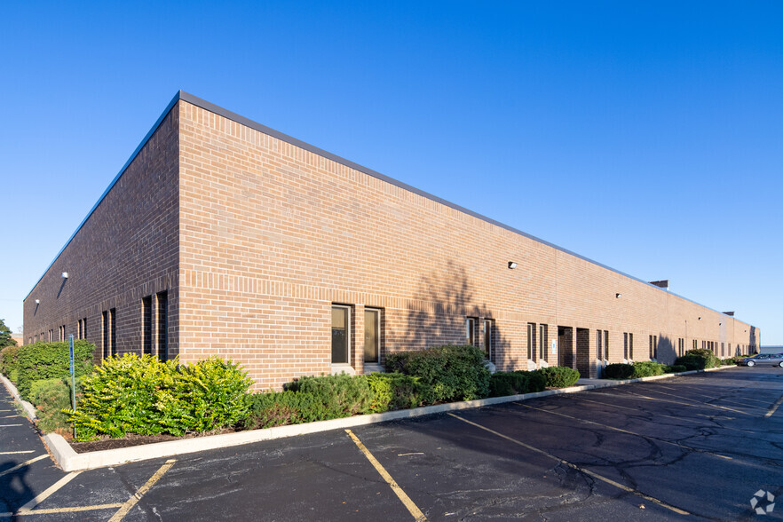 740-750 Pinecrest Dr, Prospect Heights, IL for lease - Building Photo - Image 3 of 7