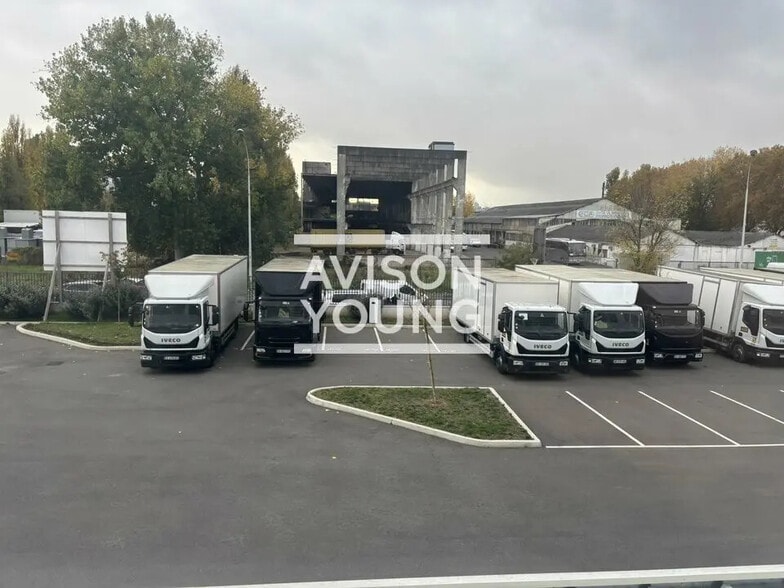 Flex in Gennevilliers for lease - Construction Photo - Image 1 of 12