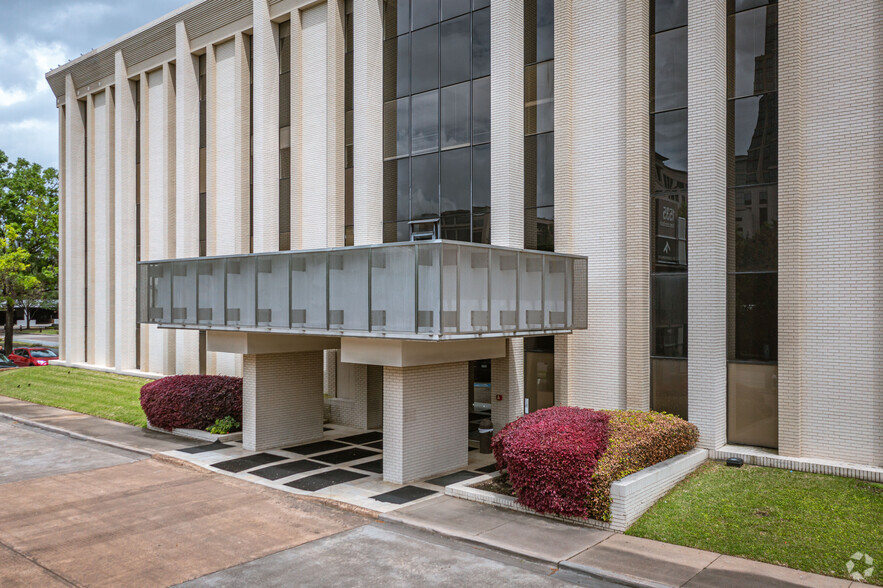 1535 West Loop S, Houston, TX for lease - Building Photo - Image 3 of 4