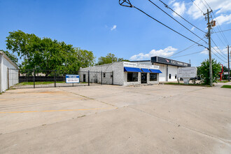 1009 Center St, Deer Park, TX for lease Building Photo- Image 2 of 15