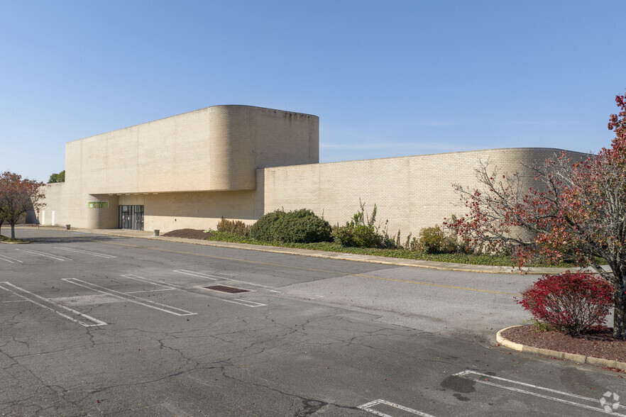 1400-1420 N Parham Rd, Richmond, VA for lease - Building Photo - Image 2 of 23