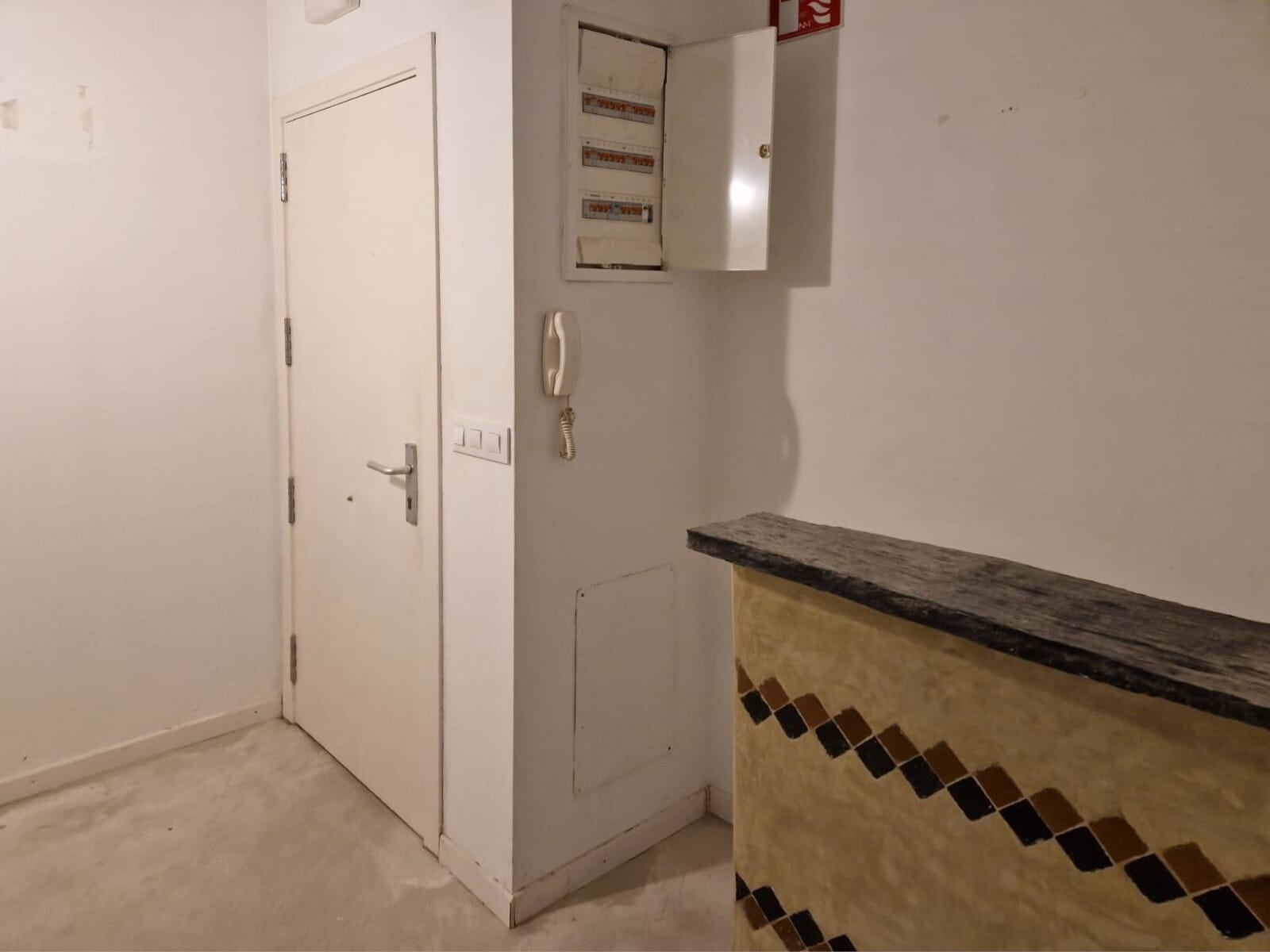 Office/Retail in Roses, Gerona for lease Interior Photo- Image 1 of 4