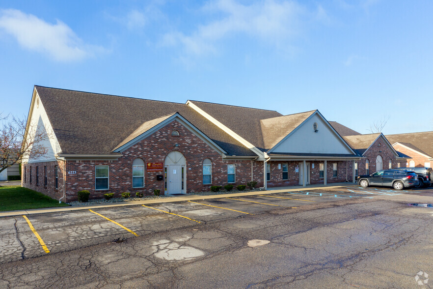 6223 N Canton Center Rd, Canton, MI for lease - Building Photo - Image 2 of 15