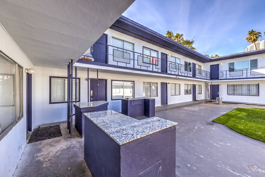 2630 Sherwood St, Las Vegas, NV for sale - Building Photo - Image 3 of 8