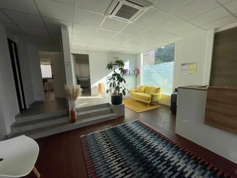 32 Rue Jacques-Louis Hénon, Lyon for lease - Interior Photo - Image 2 of 5