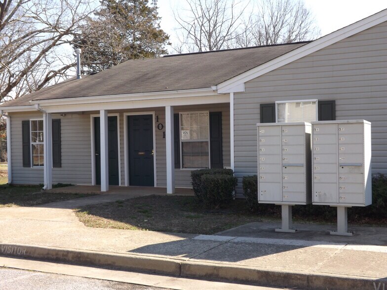 101 Farrar Ct, Keysville, VA 23947 Farrar Square Apartments