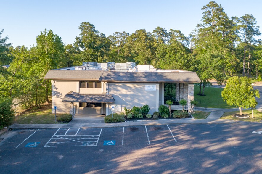 704 Longmire Rd, Conroe, TX 77304