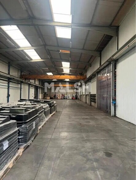 Office in Béligneux for lease - Interior Photo - Image 3 of 6