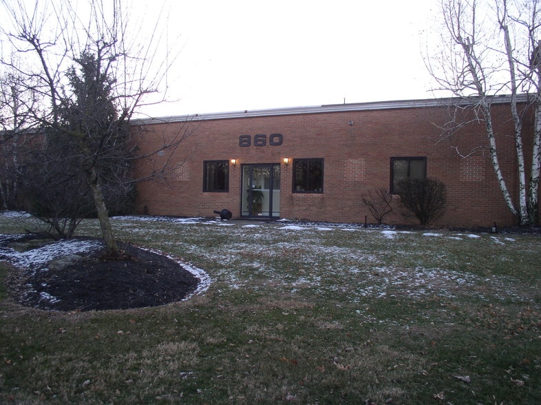 860 Broad St, Emmaus, PA for lease - Primary Photo - Image 1 of 24