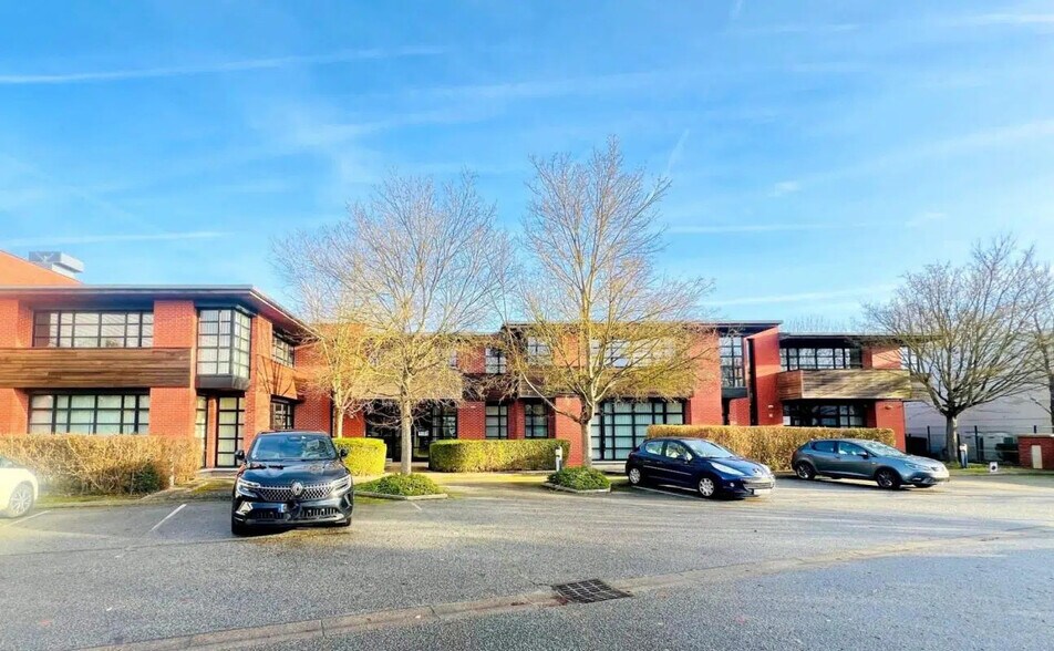 Office in Guyancourt for lease - Building Photo - Image 1 of 22