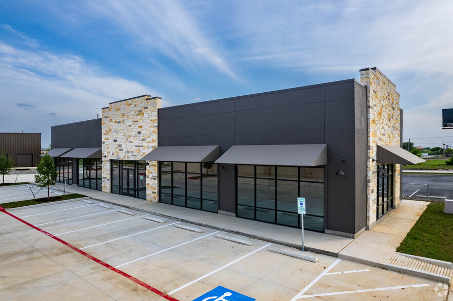 2609 S Interstate 35, San Marcos, TX for lease - Building Photo - Image 1 of 21