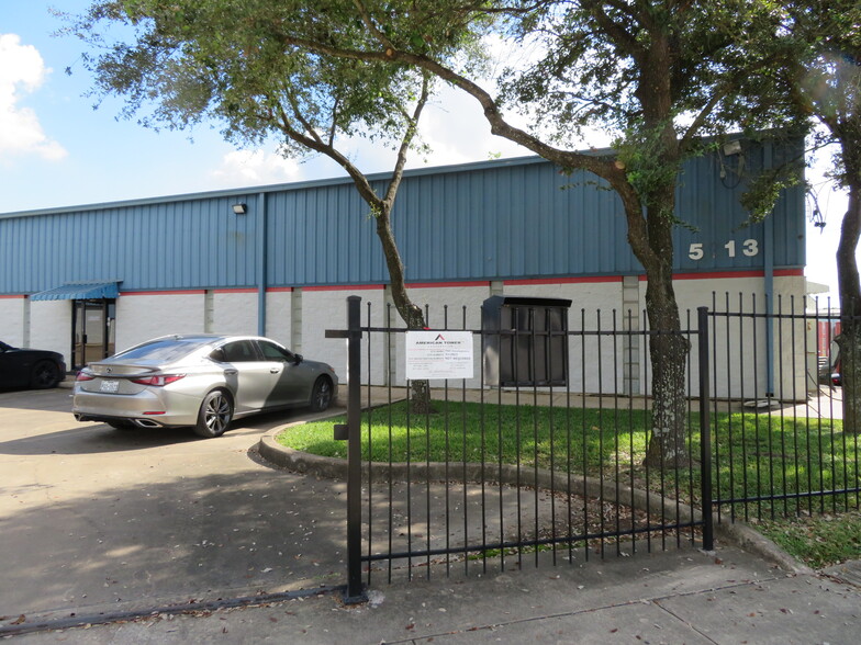 5211 Brookglen Dr, Houston, TX for sale - Building Photo - Image 1 of 1