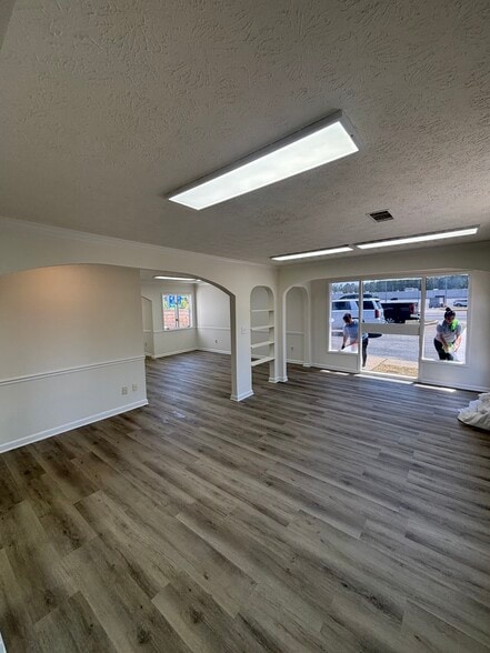 2066 Watson Blvd, Warner Robins, GA for sale - Building Photo - Image 3 of 8