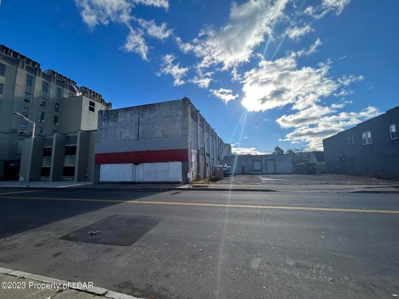 240-242 Main St, Wilkes Barre, PA for lease - Building Photo - Image 2 of 2