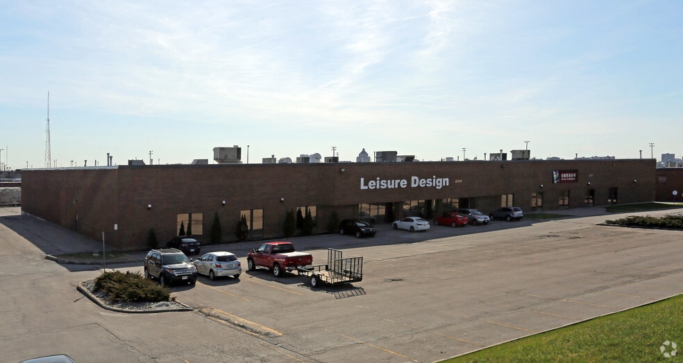 2101-2111 McCowan Rd, Toronto, ON for lease - Building Photo - Image 2 of 4