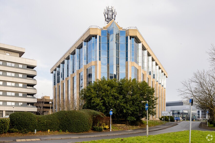 Elstree Way, Borehamwood for sale - Primary Photo - Image 1 of 1