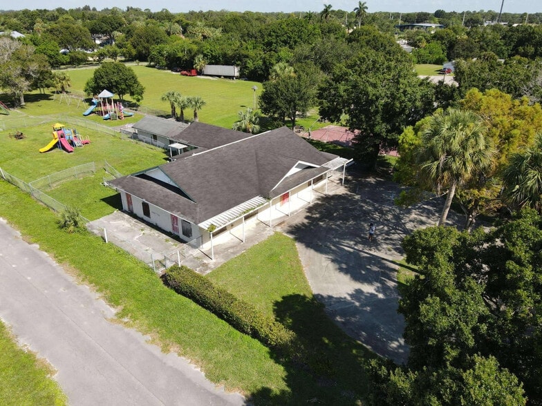 603 S 33rd St, Fort Pierce, FL for sale - Primary Photo - Image 2 of 2
