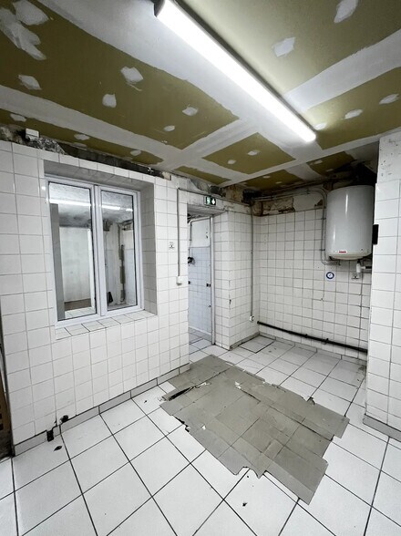 Retail in Bordeaux for lease - Interior Photo - Image 3 of 4