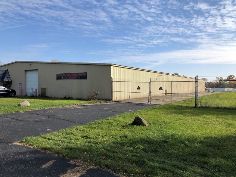 4407 W Columbia Ave, Battle Creek, MI for sale - Building Photo - Image 1 of 1