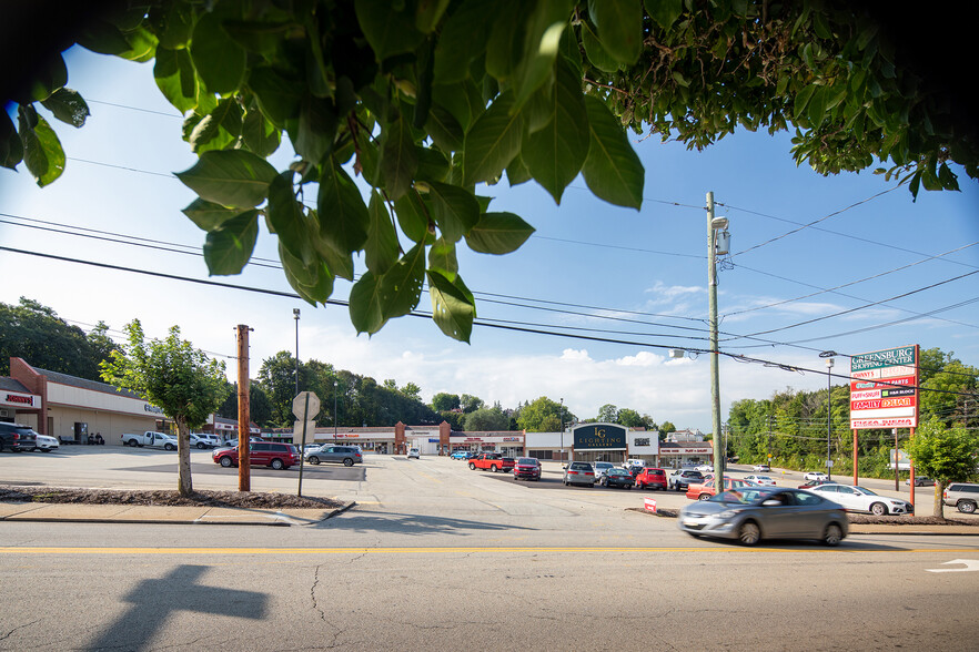 400-434 E Pittsburgh St, Greensburg, PA for lease - Building Photo - Image 1 of 9