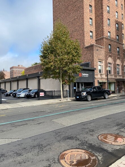 160 Fairfield Ave, Bridgeport, CT for sale - Primary Photo - Image 1 of 4