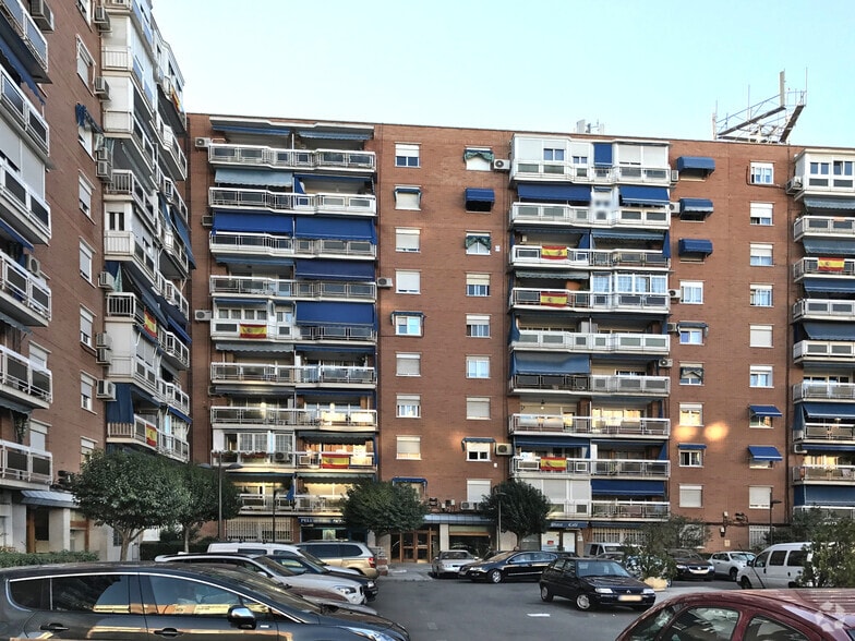 Multifamily in Alcorcón, Madrid for sale - Primary Photo - Image 1 of 1