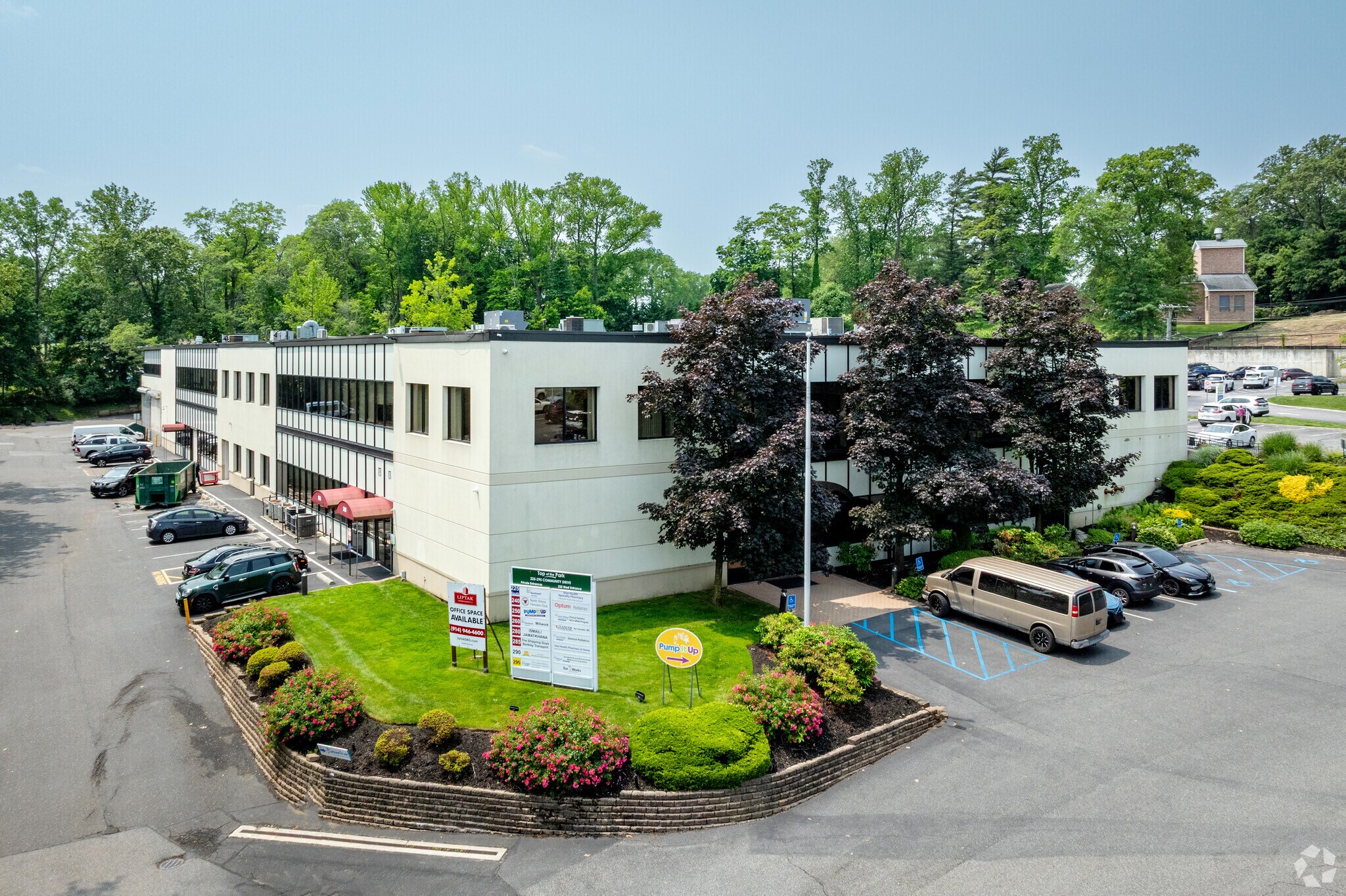 225-295 Community Dr, Great Neck, NY for sale Primary Photo- Image 1 of 1