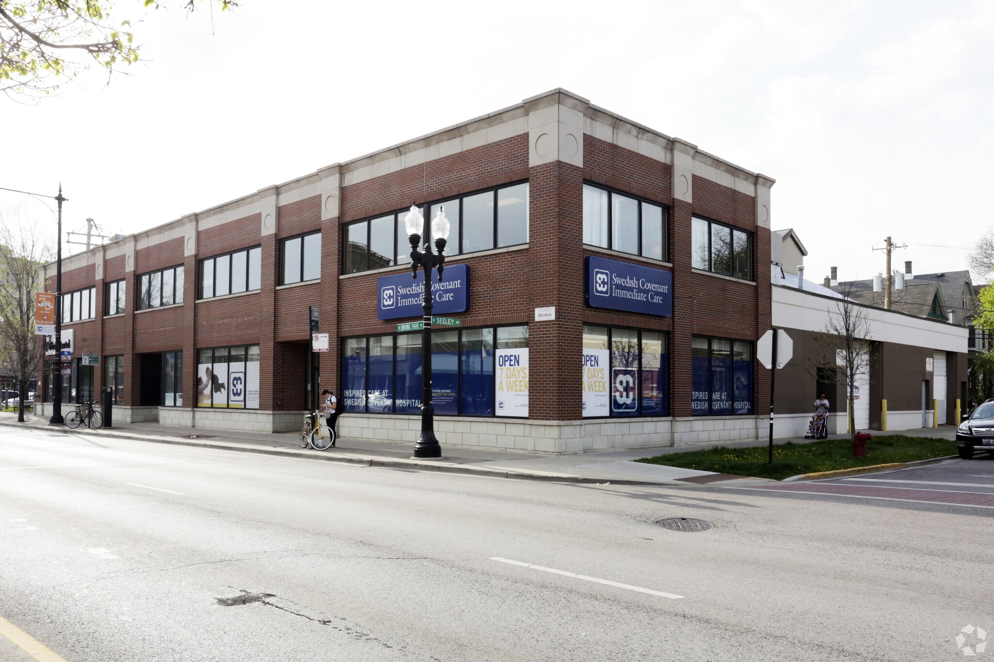 2015-2019 W Irving Park Rd, Chicago, IL for lease Building Photo- Image 1 of 4