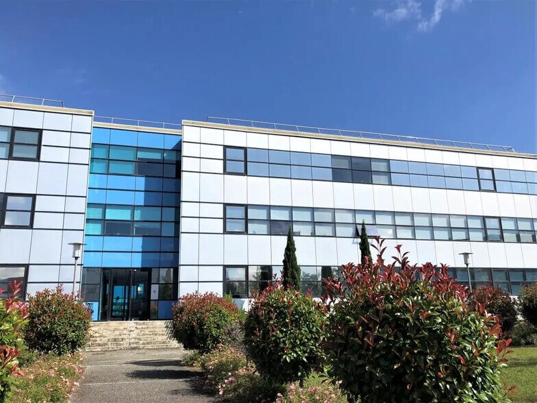 2-5 Rue Du Professeur Pierre Vellas, Toulouse for lease - Building Photo - Image 1 of 24