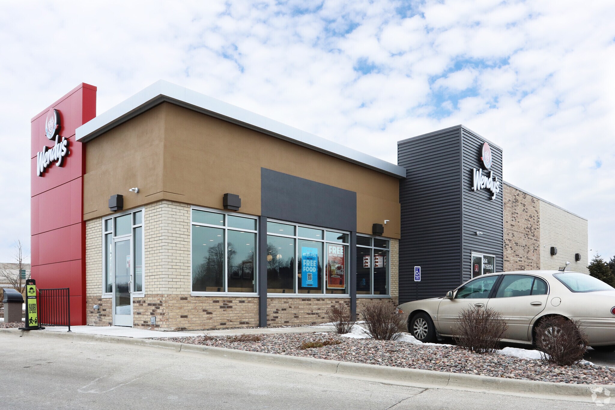 S64W15924 Commerce Center Pkwy, Muskego, WI for sale Primary Photo- Image 1 of 1