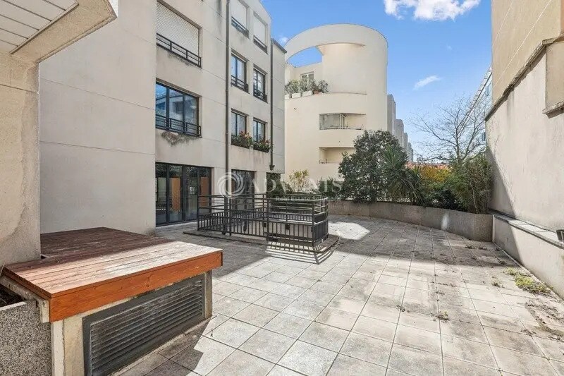 Office in Boulogne-Billancourt for lease - Building Photo - Image 2 of 12