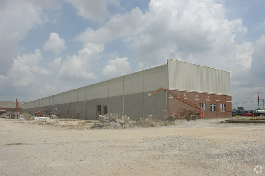 6101 Strawberry Ln, Louisville, KY for lease - Building Photo - Image 3 of 6