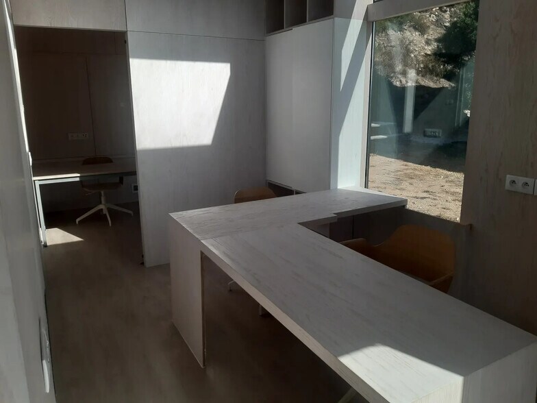 417 Route De La Farlede, La Garde for lease - Interior Photo - Image 2 of 6