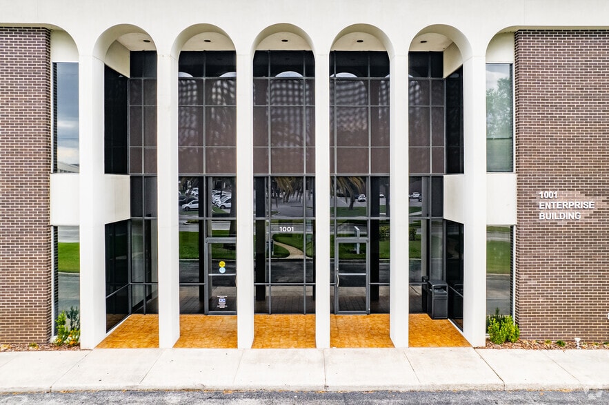 1001 Executive Center Dr, Orlando, FL for lease - Building Photo - Image 3 of 4