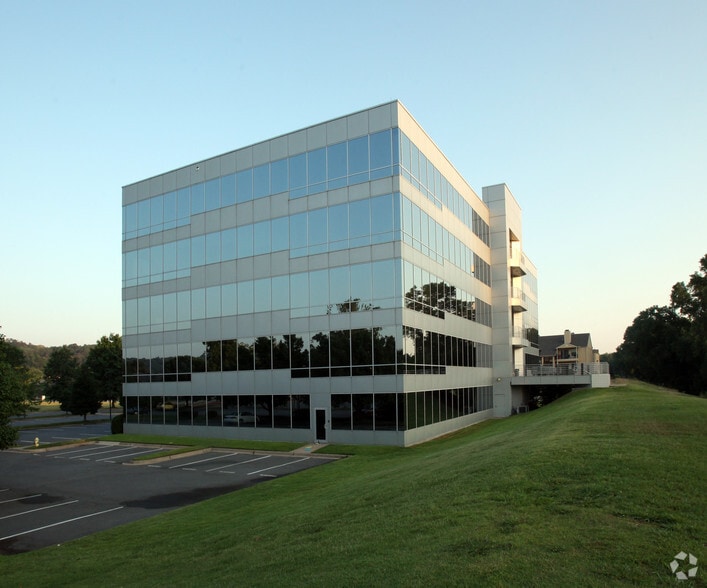 100 River Bluff Dr, Little Rock, AR for lease - Building Photo - Image 2 of 5