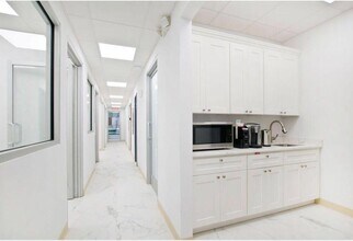 18 W 33rd St, New York, NY for lease Interior Photo- Image 1 of 7
