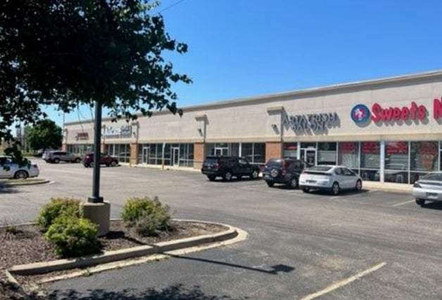 7038-7096 Walton St, Rockford, IL for lease - Building Photo - Image 2 of 8