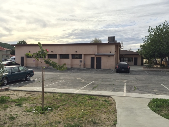 10725 Penrose St, Sun Valley, CA for lease - Building Photo - Image 2 of 9