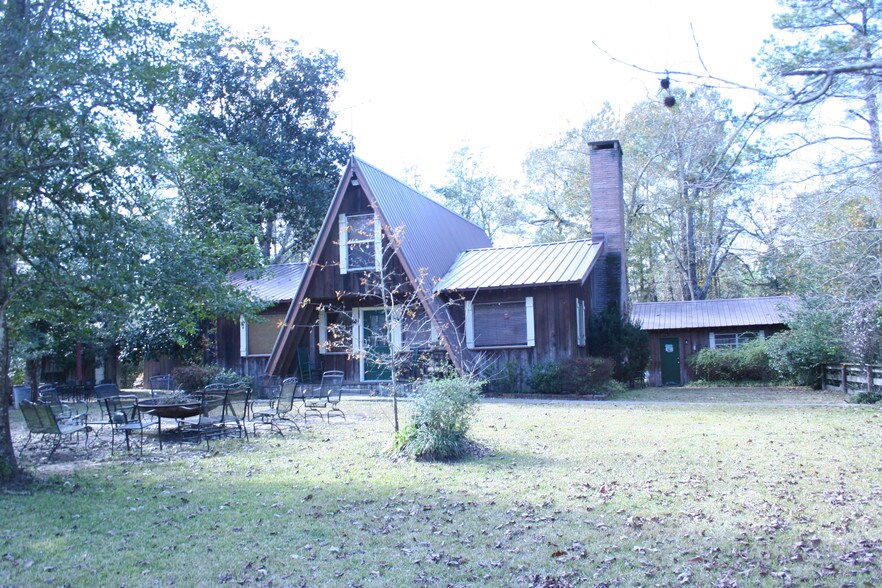 540 County Road 1920, Warren, TX 77664