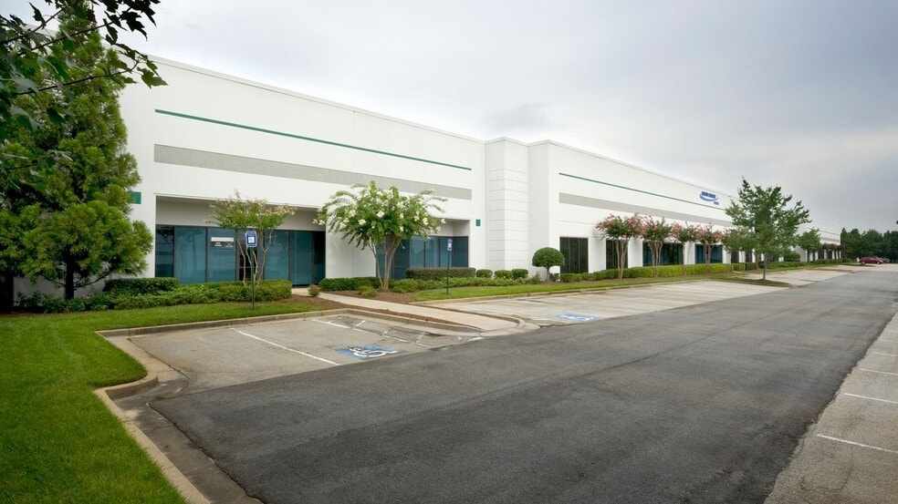 540 Airport South Pky, Atlanta, GA for lease - Building Photo - Image 3 of 14