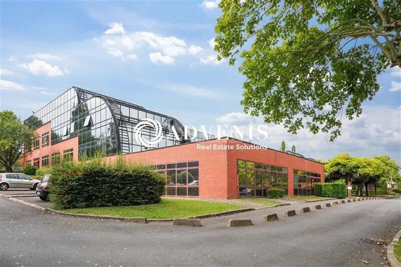 Office in Champs-sur-Marne for lease - Building Photo - Image 1 of 8