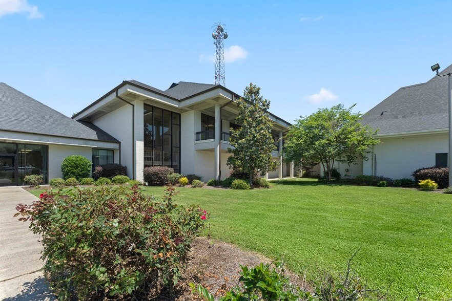 2500 False River Dr, New Roads, LA for sale - Building Photo - Image 1 of 12