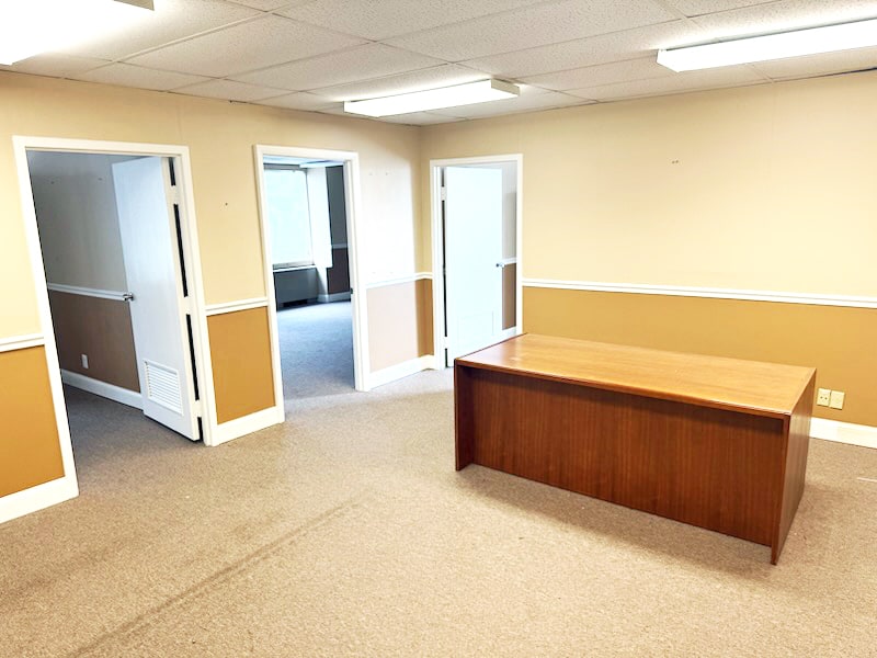 900 S Washington St, Falls Church, VA for lease Interior Photo- Image 1 of 3