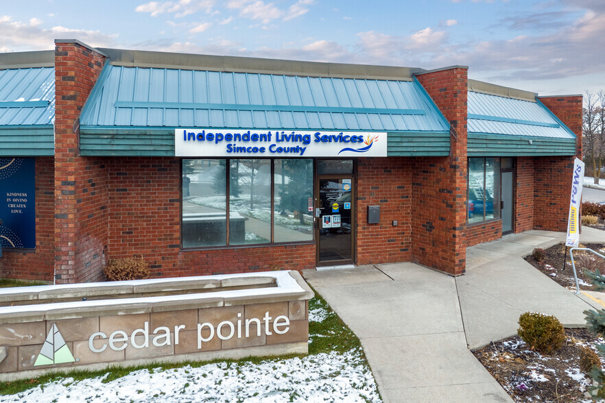 15 Cedar Pointe Dr, Barrie, ON for lease - Building Photo - Image 2 of 5