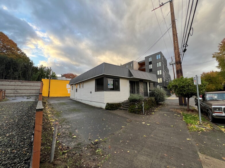 4305-4307 SE Milwaukie Ave, Portland, OR for lease - Building Photo - Image 1 of 7