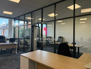 Office in Le Chesnay-Rocquencourt for sale Interior Photo- Image 1 of 3